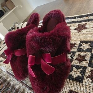 Plush Burgundy Fur Slippers with Bow